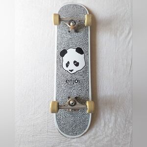 Enjoi Panda Freestyle Street Skateboard Independent Skate Trucks, Maze Graphics